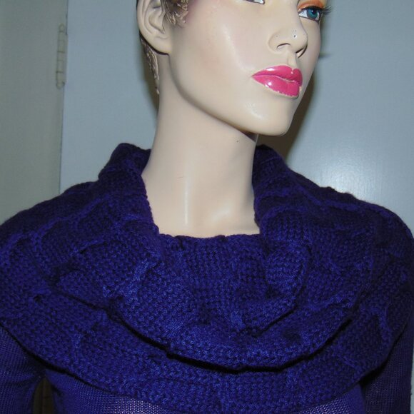 Similar items Sponsored Feedback on our suggestions | See all   Tahari Sweater W - Picture 2 of 10